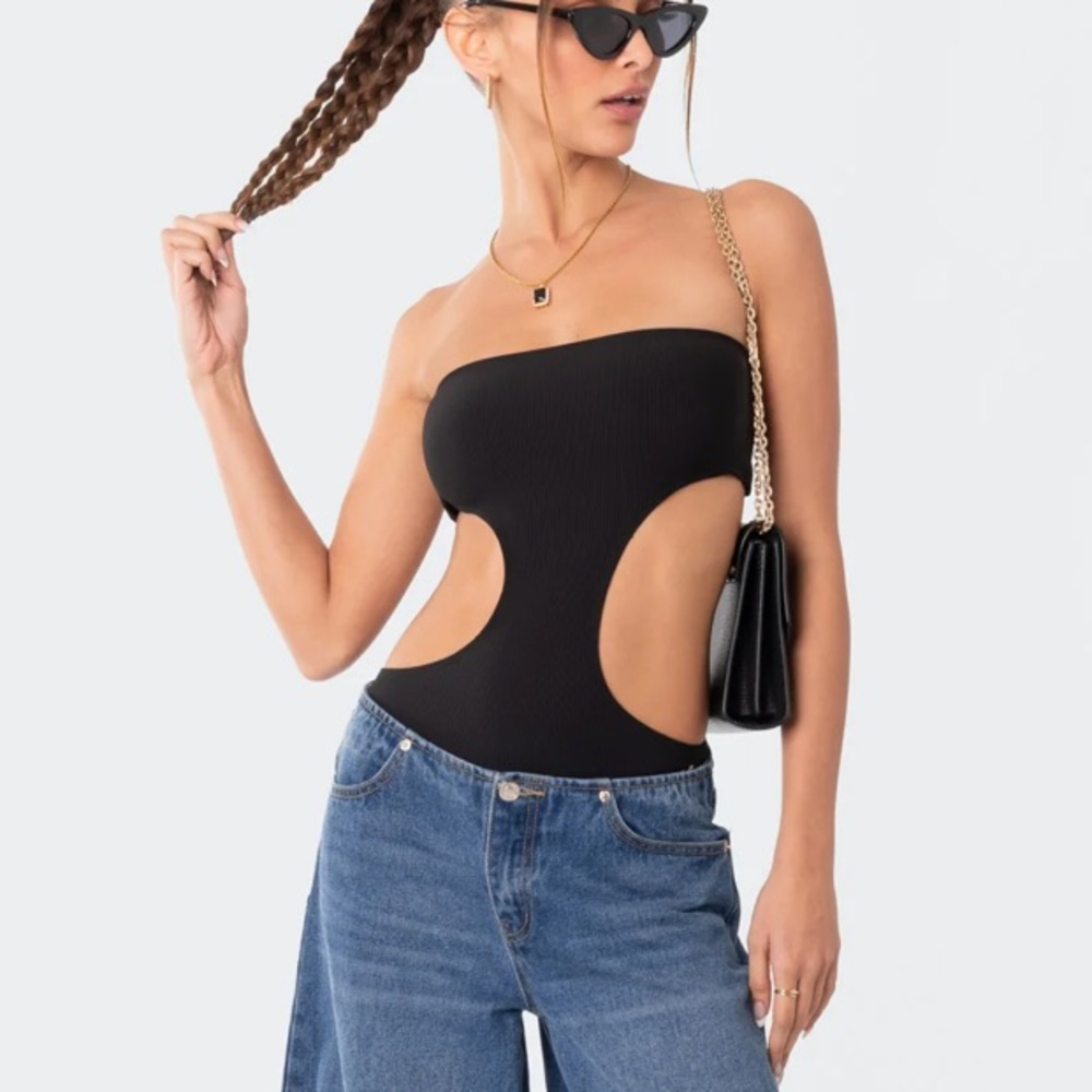 NWOT Edikted Vivie Ribbed Cut Out Bodysuit - black